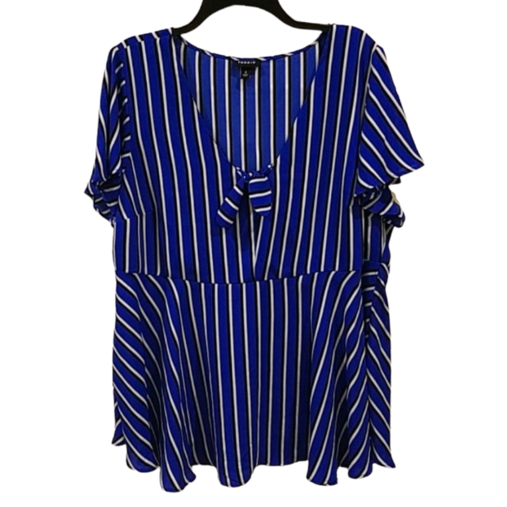 Torrid short sleeve top, Size 2